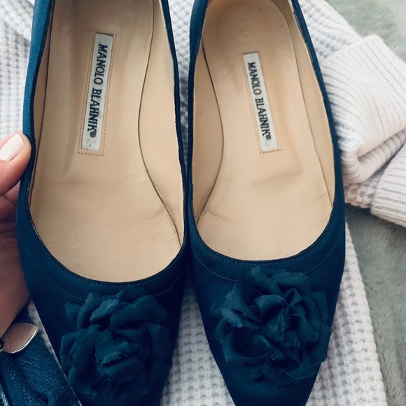 Manolo Blahnik Navy satin flats 36